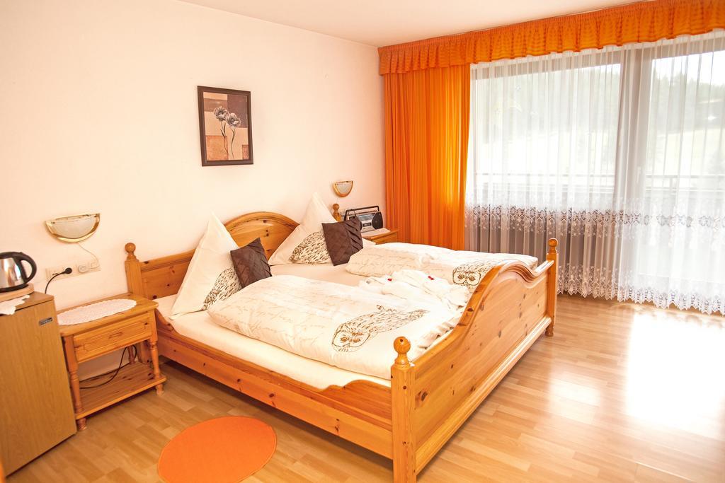 Auerhahn Bed And Breakfast - Black Forest - Waldhotel Eisenbach Szoba fotó